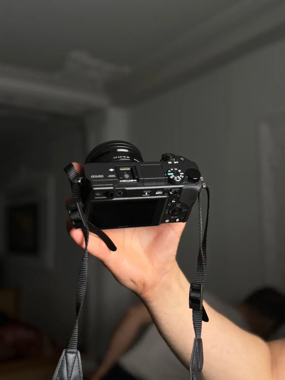 دوربین سونی الفا ۶۴۰۰ با لنز 16-50|دوربین عکاسی و فیلم‌برداری|رشت, چمارسرا|دیوار