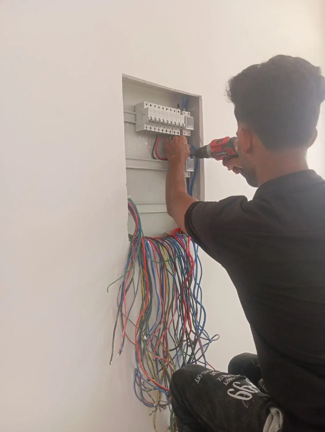 برقکار ساختمان و نورپردازی|خدمات پیشه و مهارت|میناب, |دیوار