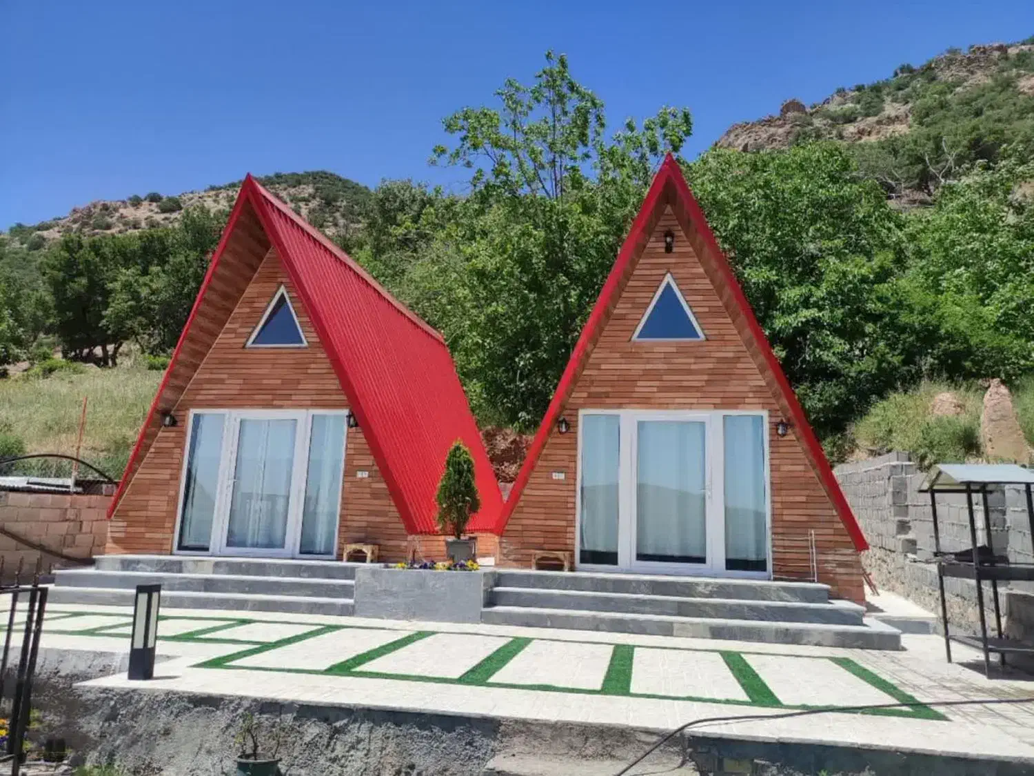 کلبه های سوئیسی کوهستان روستای بیاره|اجارهٔ کوتاهمدت ویلا و باغ|سیسخت, |دیوار