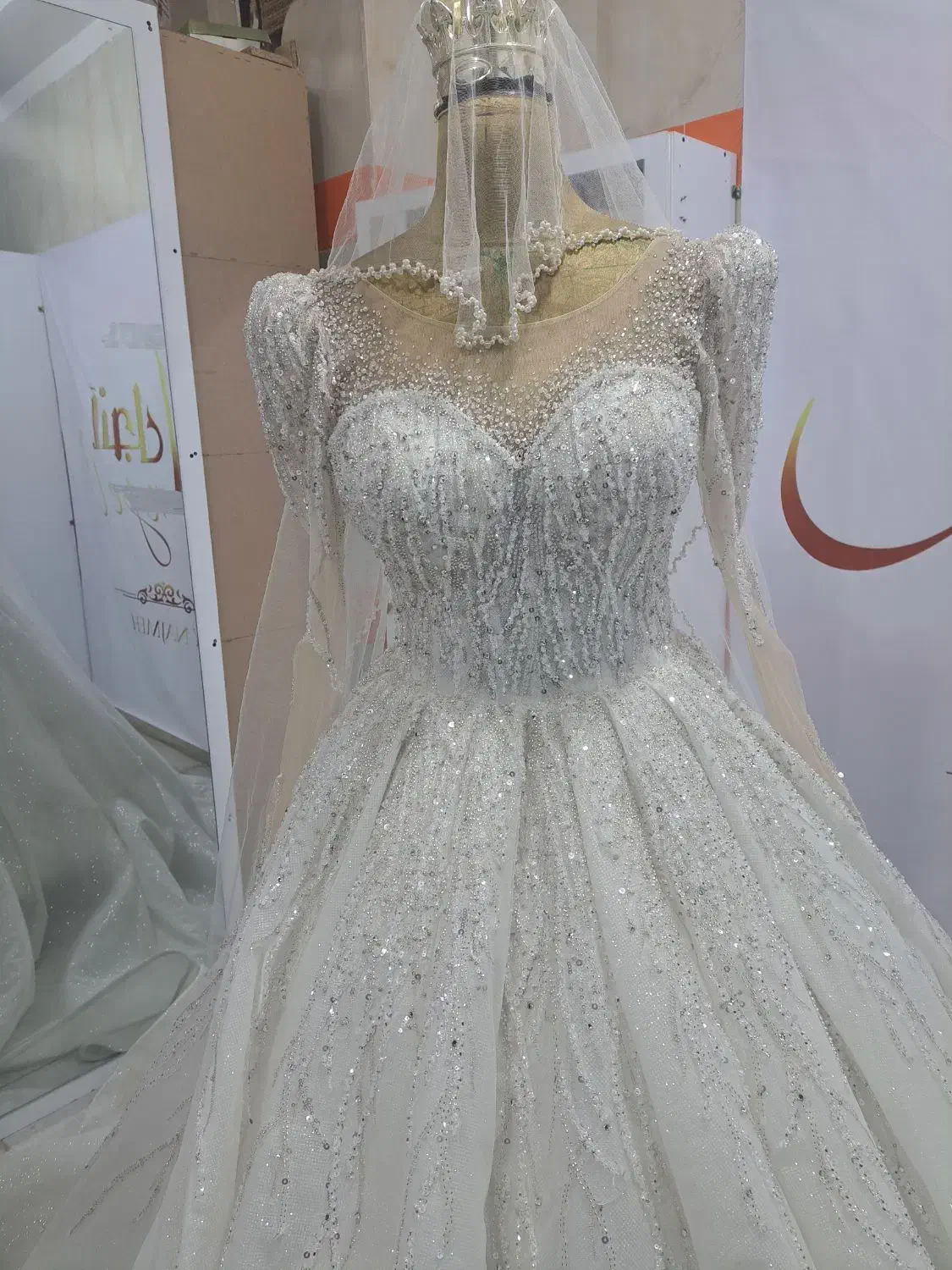 لباس عروس|لباس|جغتای, |دیوار