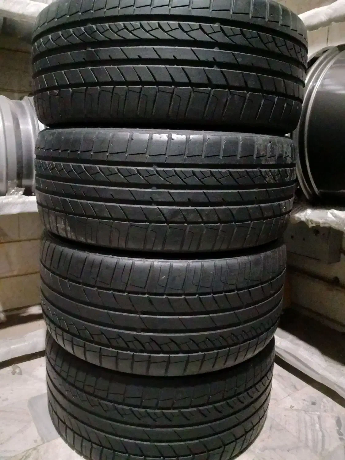 لاستیک 245/40/20  جلو 528 275/35/20 x4 x3بی ام و|قطعات یدکی و لوازم جانبی|اراک, |دیوار