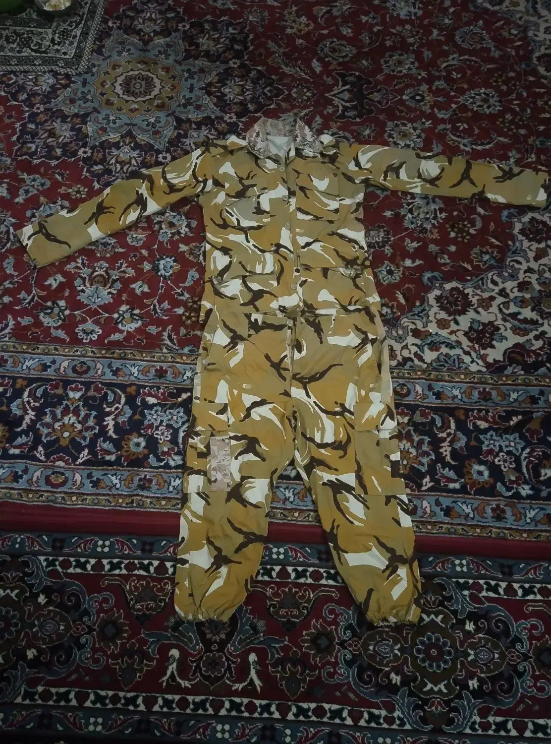 لباس نظامی نو تمیز|لباس|همدان, |دیوار