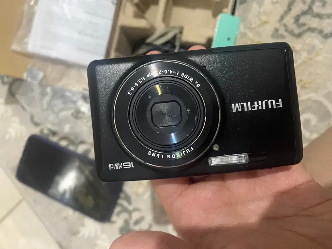 دوربین دیجیتال finepix|دوربین عکاسی و فیلم‌برداری|اندیشه, پرنیان|دیوار