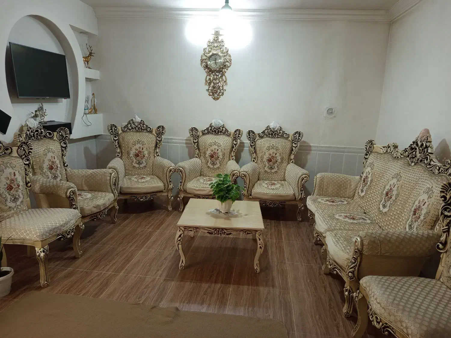 مبل سلطنتی ۹نفره|مبلمان خانگی و میز عسلی|شهریار, شهریار|دیوار