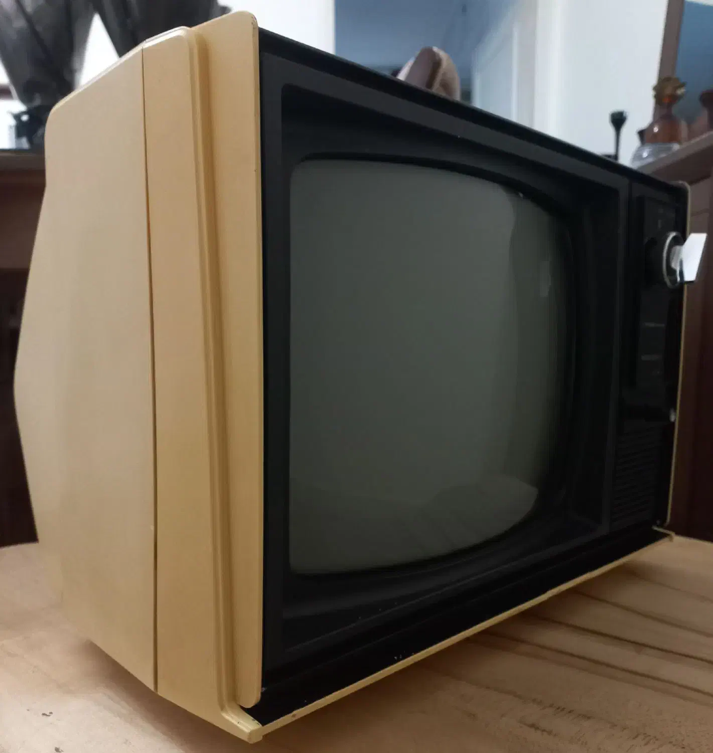 تلویزیون ۱۴ قدیمی سیاه سفید|تلویزیون و پروژکتور|تهران, باشگاه نفت|دیوار