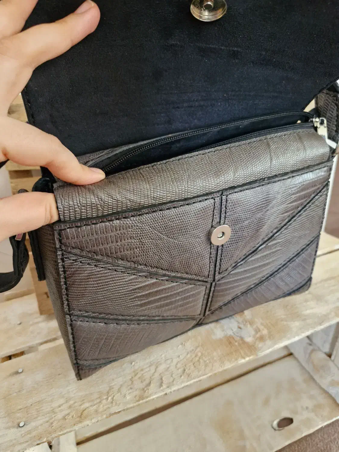 کیف چرم گاوی دستدوز|کیف، کفش، کمربند|اردبیل, |دیوار