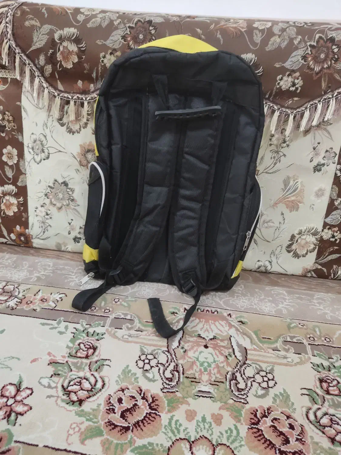 کیف مدرسه|کیف، کفش، کمربند|پرند, فاز ۵|دیوار