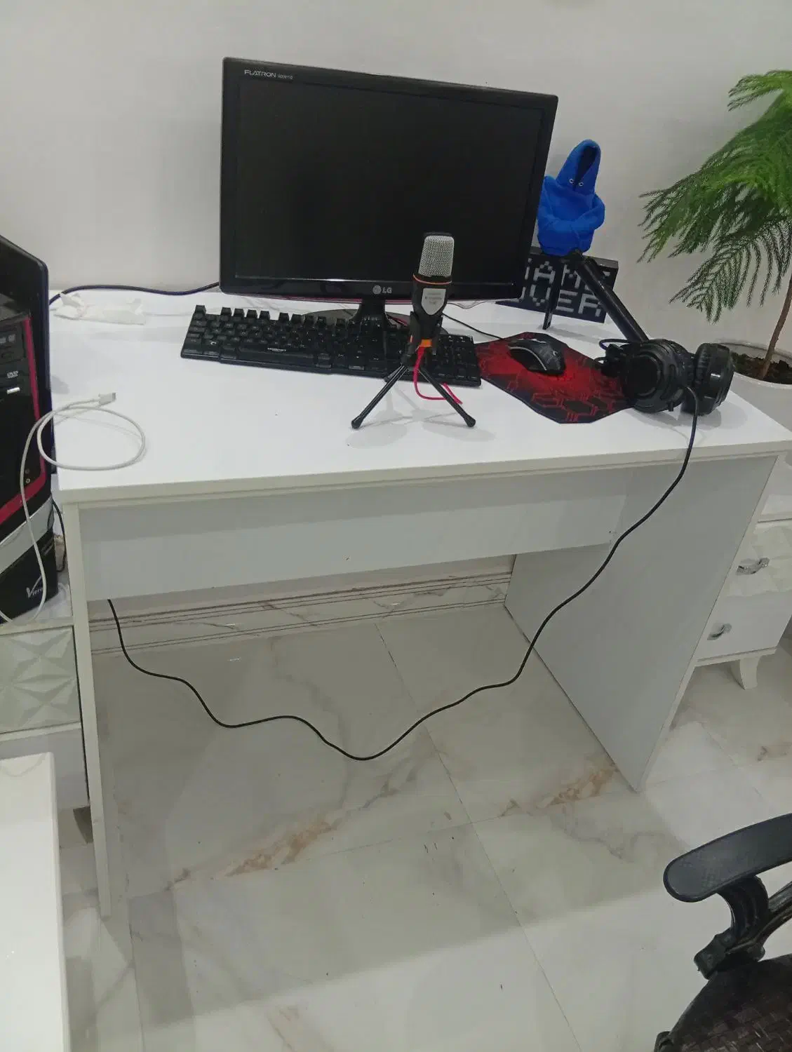 میز کامپیوتر|میز تحریر و کامپیوتر|رشت, باهنر|دیوار