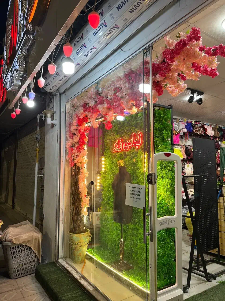 گرین وال شکوفه چمن انواع آیینه های پایه دار|گل مصنوعی|کرمان, |دیوار