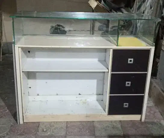 تعدادی میز و قفسه ام دی اف|فروشگاه و مغازه|برازجان, |دیوار