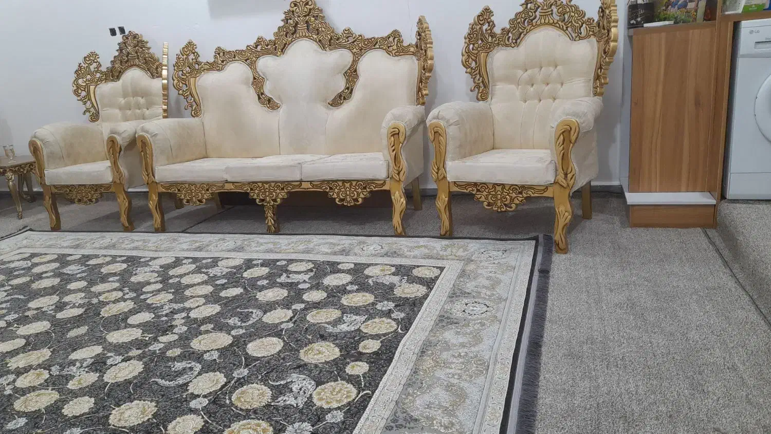 مبلمان سلطنتی ۷نفره بهمراه ۳عدد میز عسلی|مبلمان خانگی و میز عسلی|شوش, |دیوار