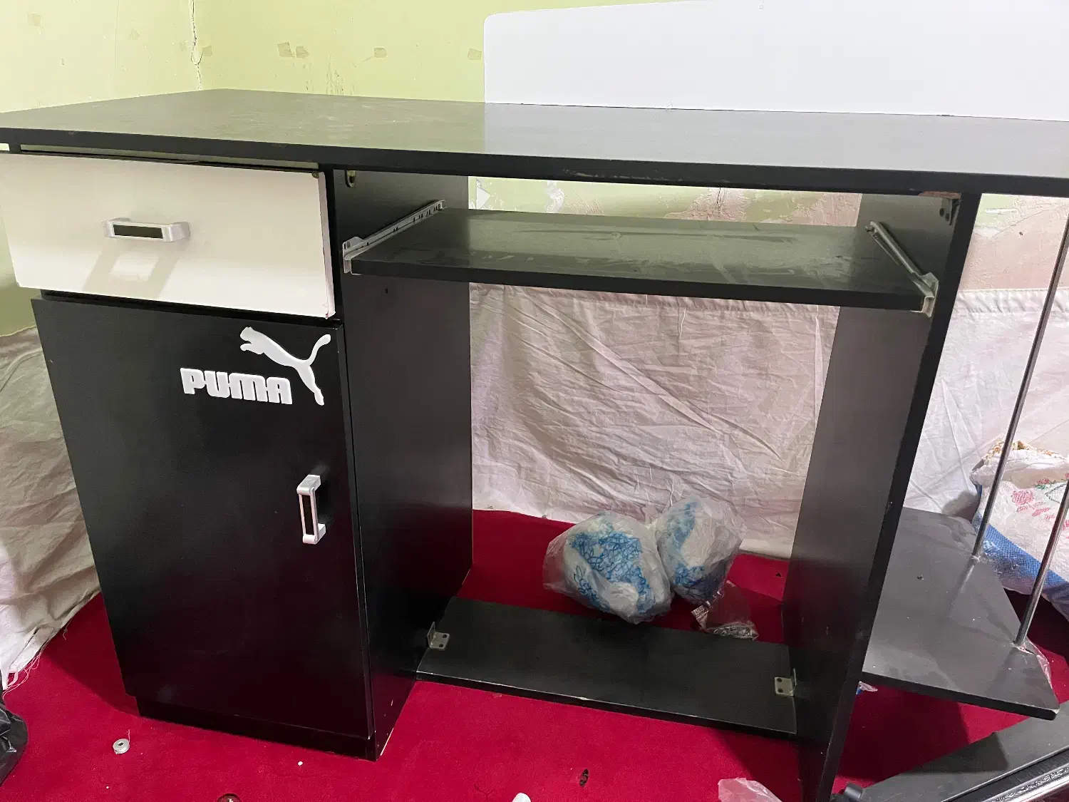 میز کامپیوتر یا تحربر سالم|میز تحریر و کامپیوتر|تربت جام, نظامی|دیوار