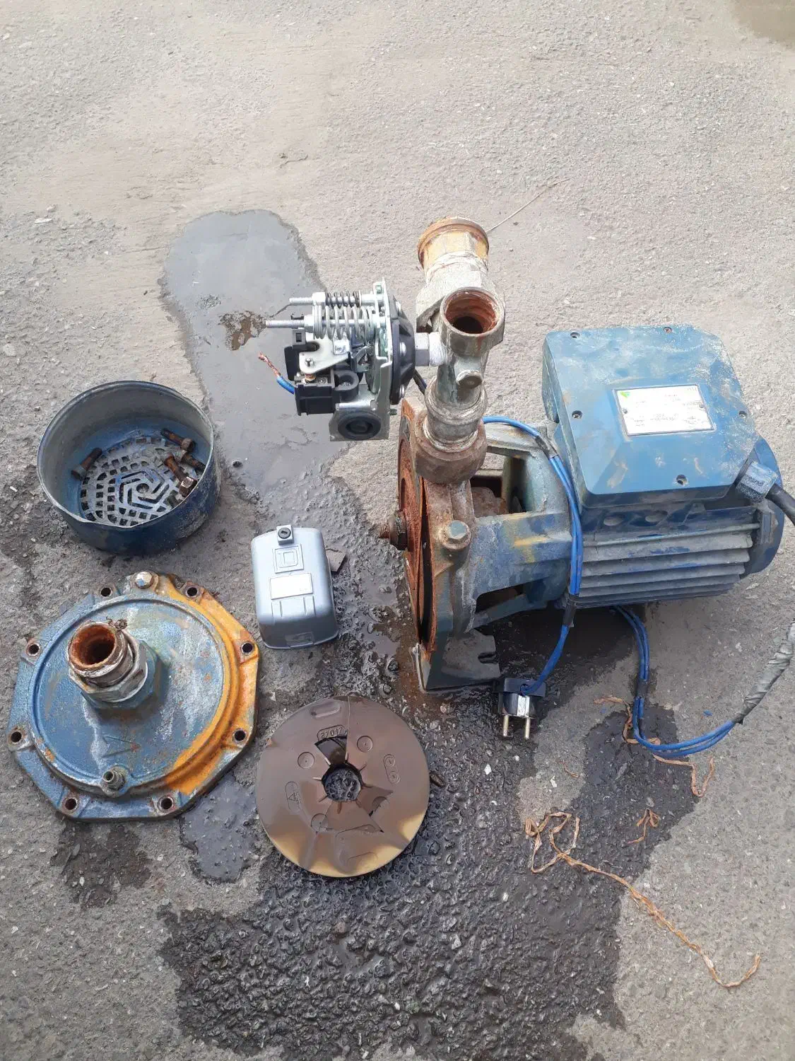 لوله کشی تاسیسات پمپ آب|خدمات پیشه و مهارت|رشت, یخسازی|دیوار