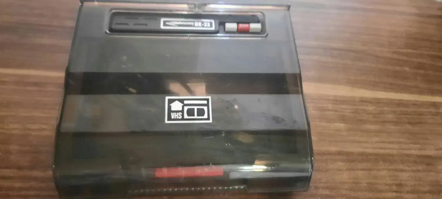 یک دستگاه ویدیو و نوار برگردان|پخش‌کننده DVD و ویدیو|شیراز, شهرک استقلال|دیوار