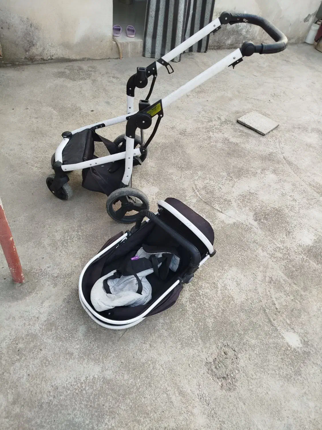 کالسکه خارجی قیمتش توبازارخیلی بالاس|کالسکه و لوازم جانبی|آزادشهر, |دیوار