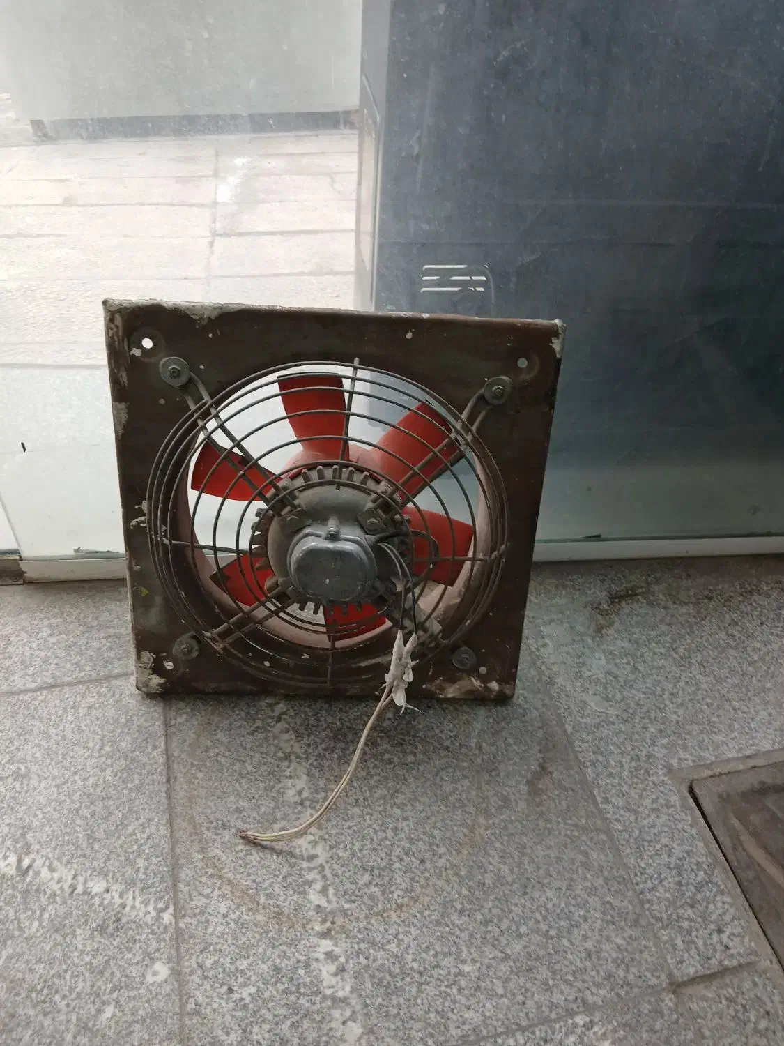 هواکش صنعتی ۴۰در۴۰سالم|پنکه و تصفیه‌کنندهٔ هوا|بومهن, |دیوار