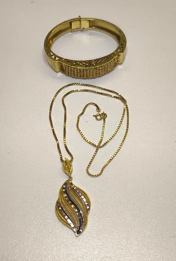 دستبند و گردنبند نو و شیک|جواهرات|هشتگرد, شهرک بعثت|دیوار