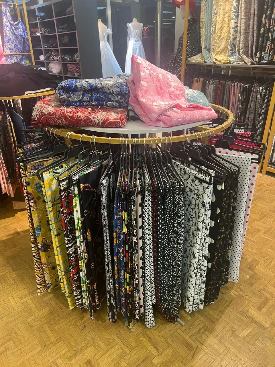 پارچه|لوازم خیاطی و بافتنی|گوگان, |دیوار