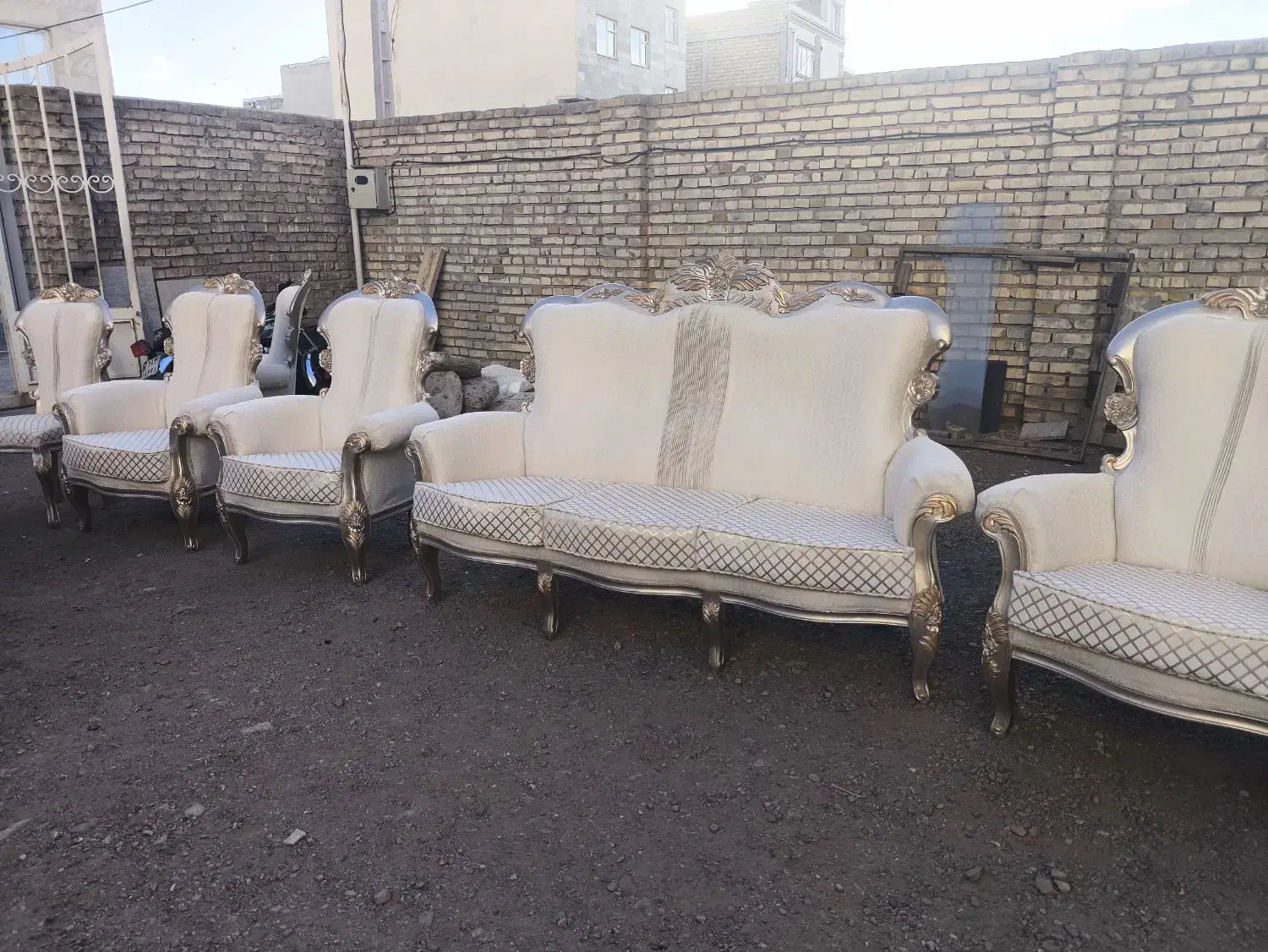 تعمیرات انواع مبلمان|خدمات پیشه و مهارت|زنجان, |دیوار