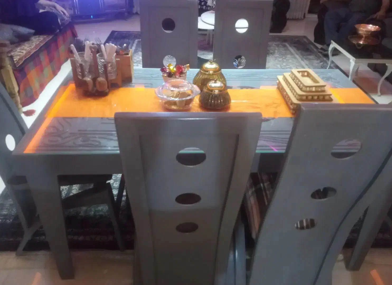 میز نو و مبل چرم ایتالیایی|مبلمان خانگی و میز عسلی|ابریشم, |دیوار