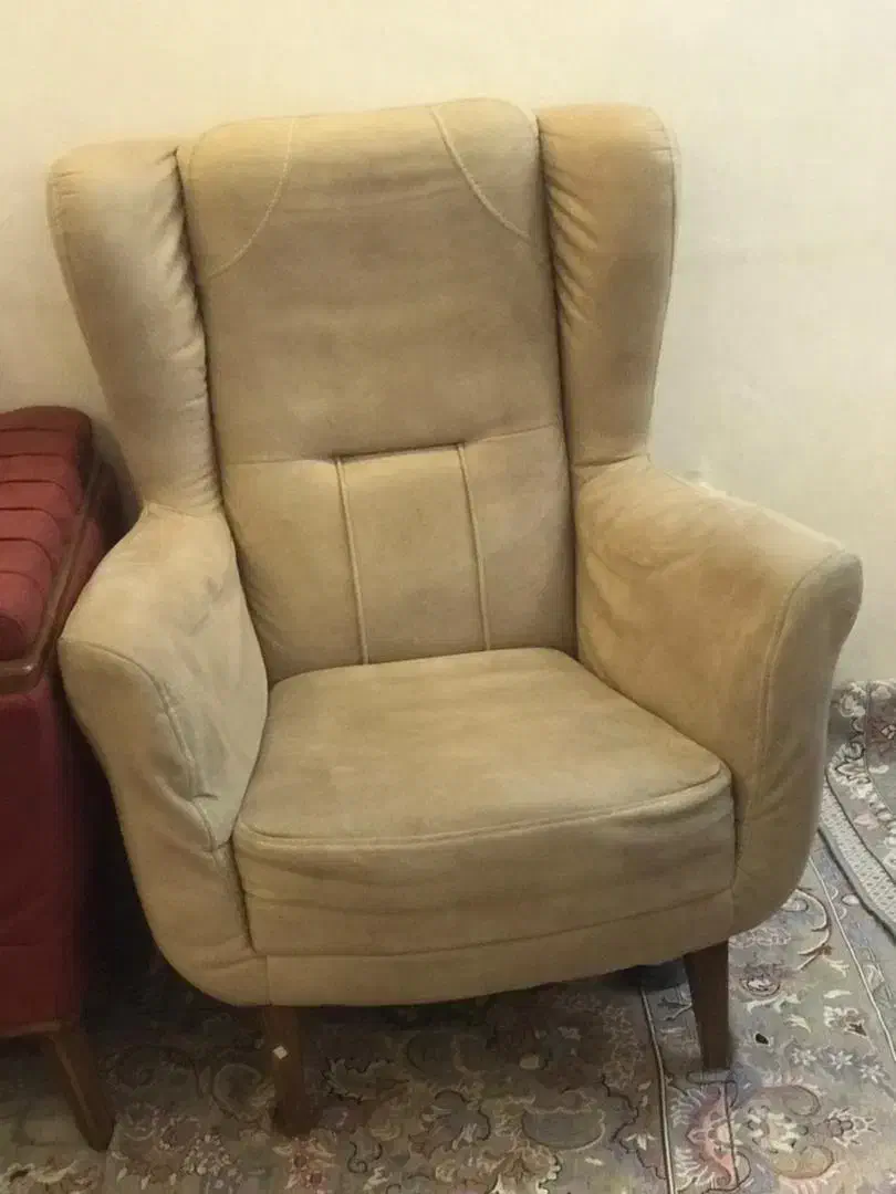 مبل ۷نفره تمیز|مبلمان خانگی و میز عسلی|اصفهان, باغ دریاچه|دیوار