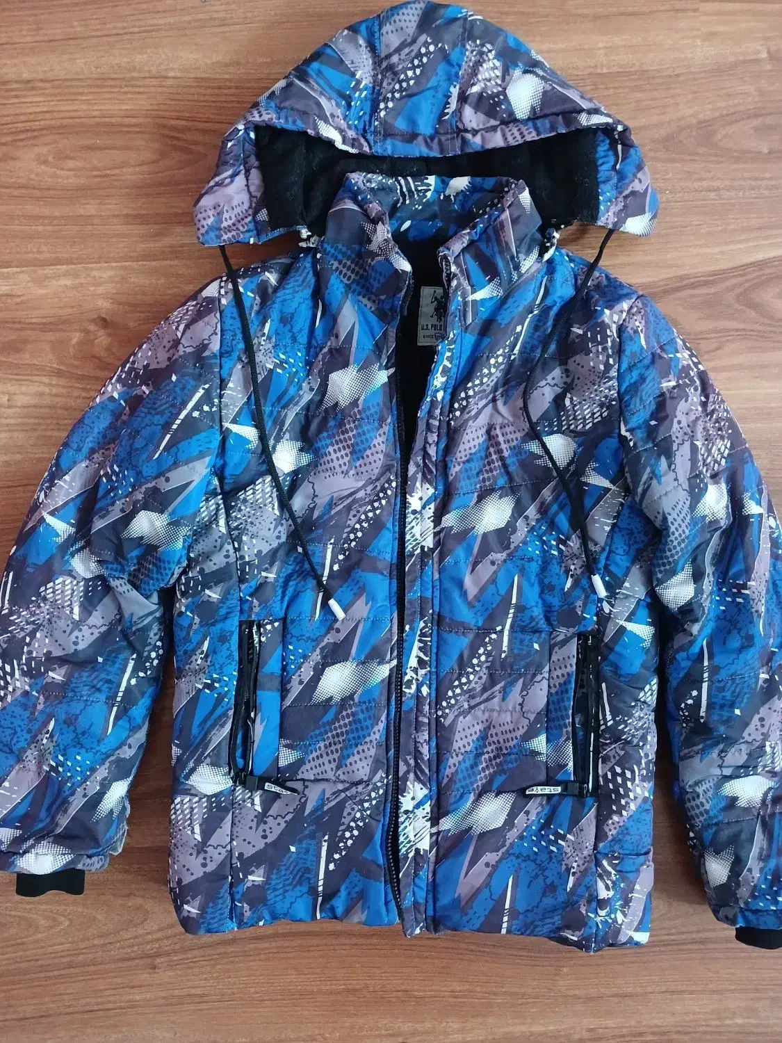 کاپشن|لباس|گلبهار, شهر جدید گلبهار|دیوار