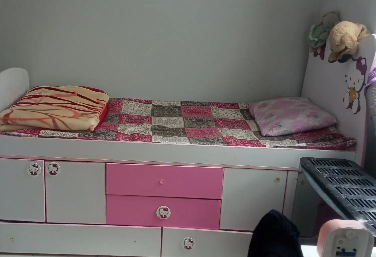 تخت نوجوان کمد و کشو دار|تخت و سرویس خواب|شیراز, رحمت‌آباد|دیوار