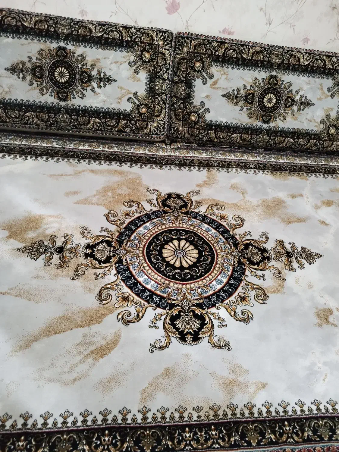 فرش ۷۰۰ شانه طرح ورساچ|فرش|مشکیندشت, |دیوار