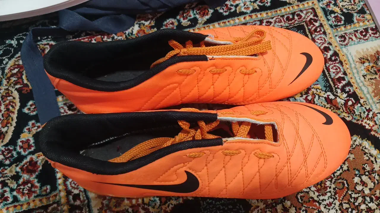 کفش ورزشی استوک دار چمن|کیف، کفش، کمربند|نهاوند, |دیوار