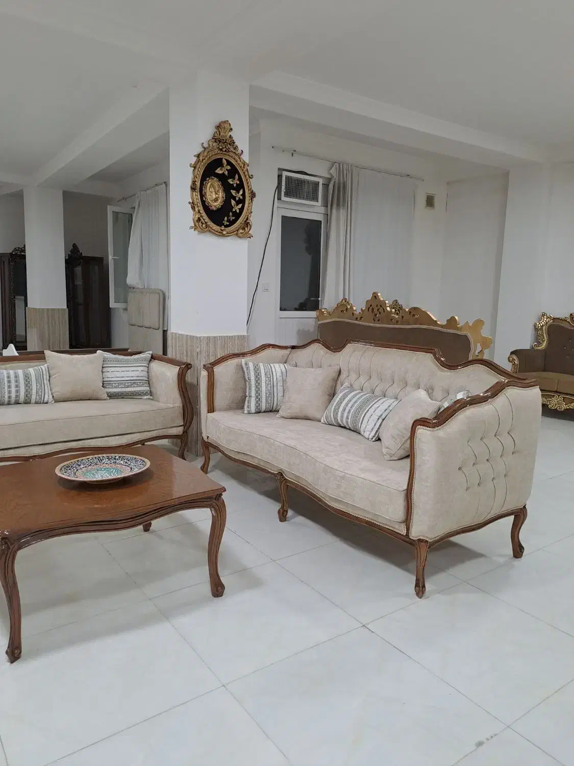 سبک ایتالیایی جدید|مبلمان خانگی و میز عسلی|سقز, |دیوار