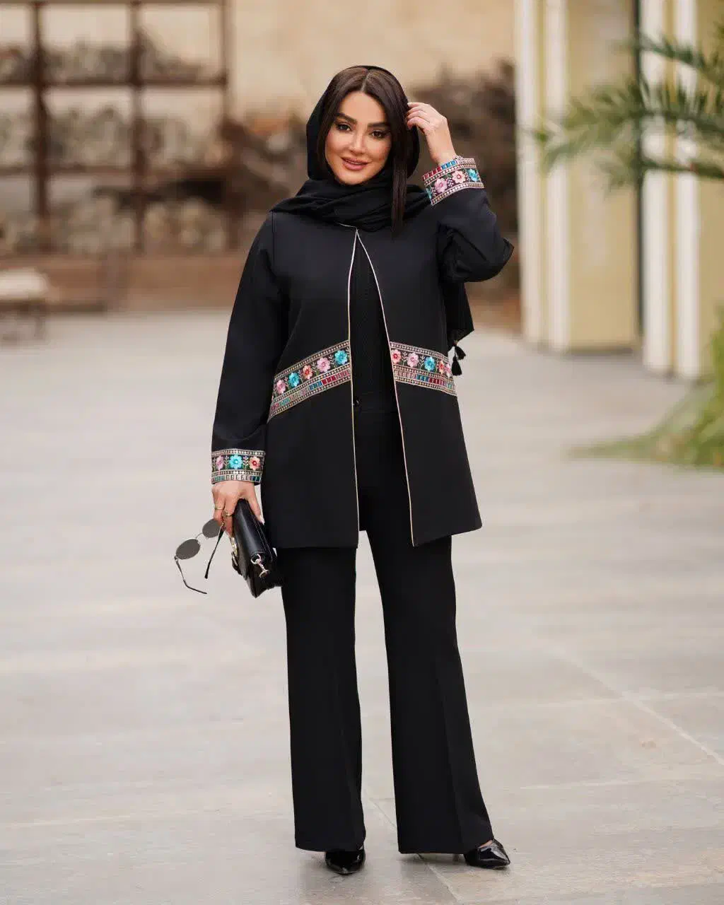 کت و شلوار لاریسا|لباس|کاشان, باغ ماجد|دیوار