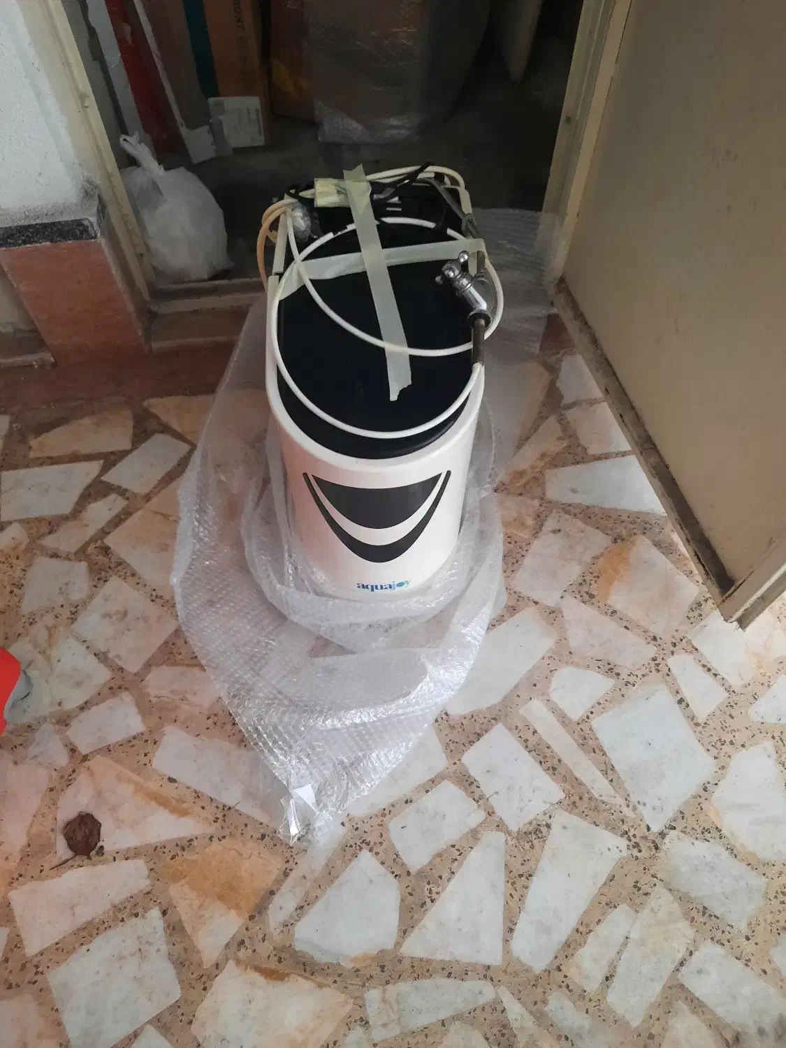 تصفیه آب خانگی  اکواجوی|آب‌سردکن و تصفیه آب|رشت, معلم|دیوار