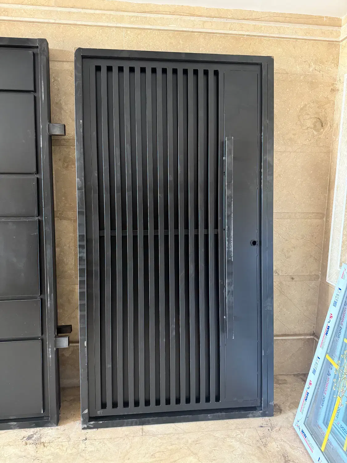 درب حیاط و اهنی سنگین سبک|مصالح و تجهیزات ساختمان|رشت, فخب|دیوار