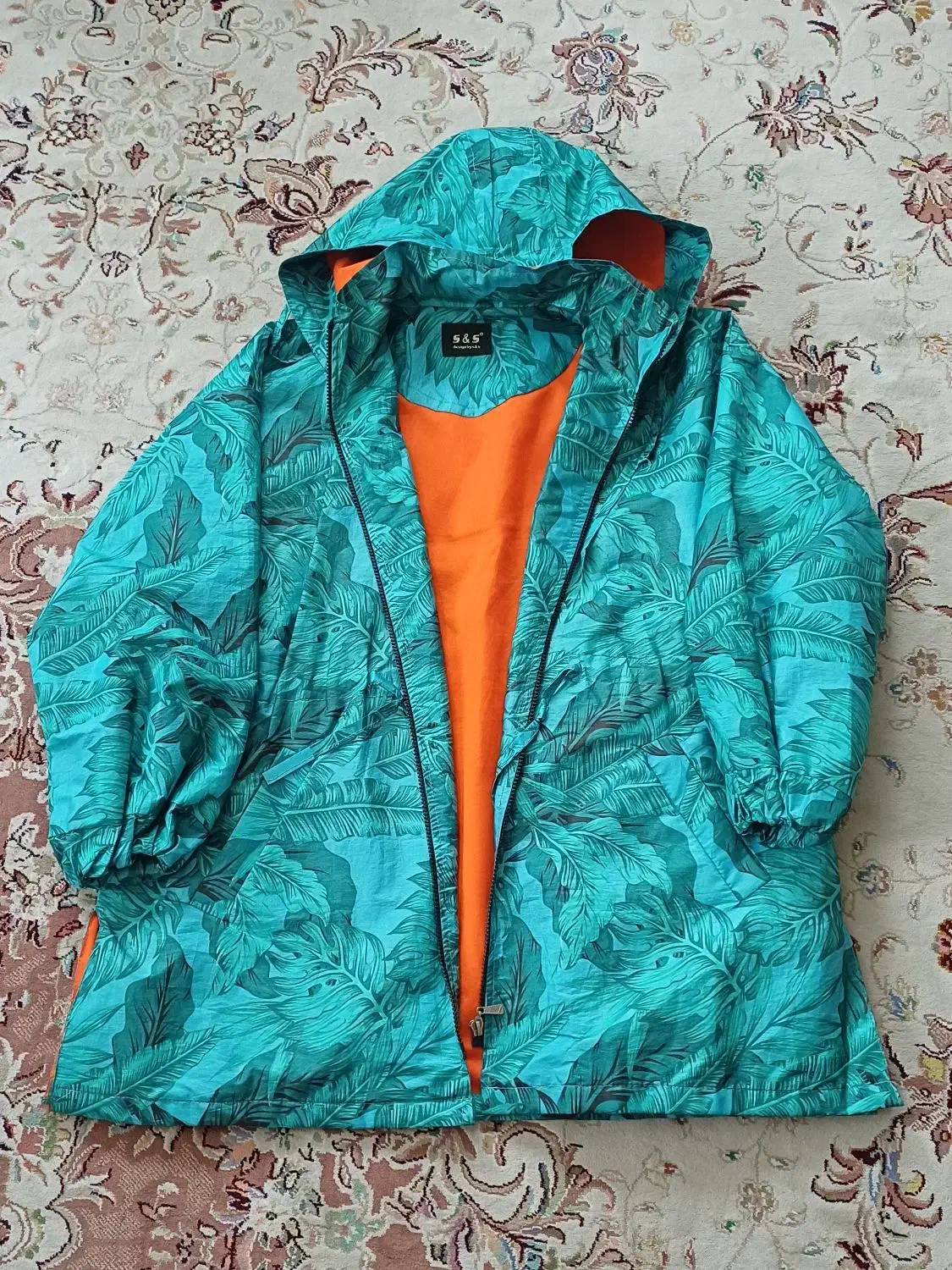 بارونی درحد نو|لباس|رشت, کوی غلام نیا|دیوار