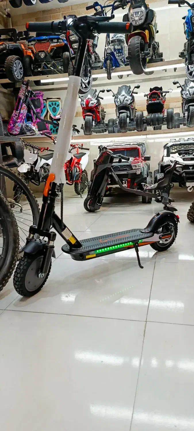 اسکوتر ایستاده کمک دار (غلامی)|دوچرخه، اسکیت، اسکوتر|زاهدان, |دیوار