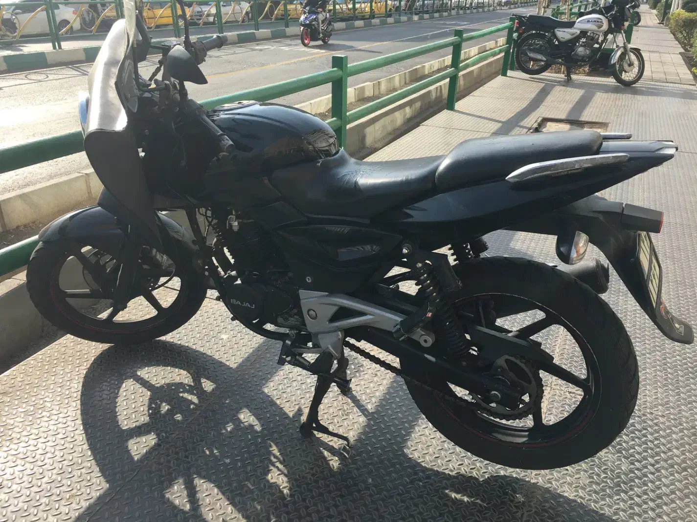 پالس ۱۸۰|موتورسیکلت|تهران, فلسطین (میدان انقلاب)|دیوار