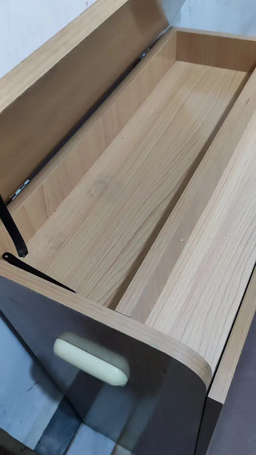 جاکفشی|جاکفشی، کمد، دراور|خوی, |دیوار