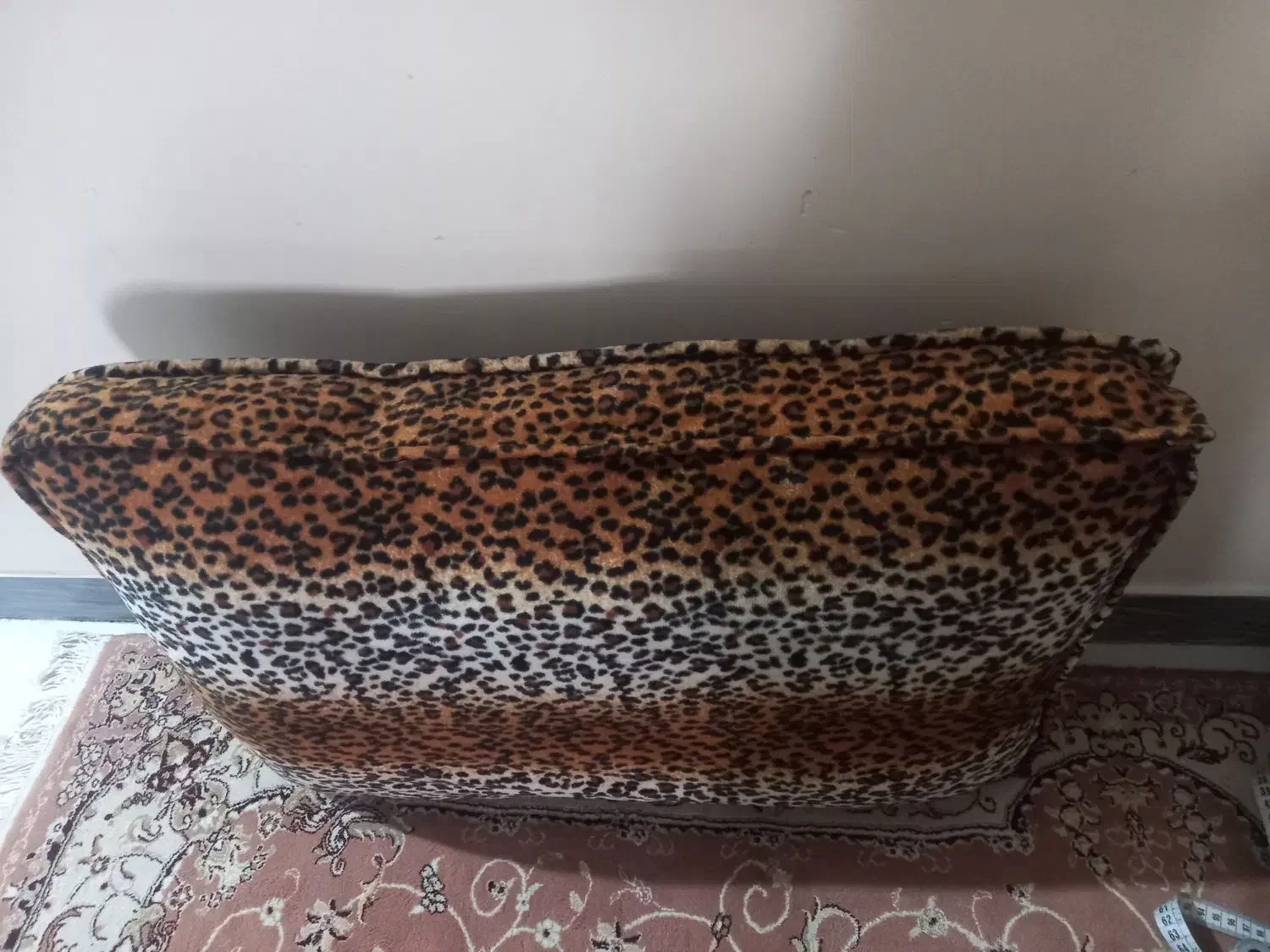 پشتی سنتی طرح پلنگی|پشتی|کرج, ساسانی (قلمستان)|دیوار