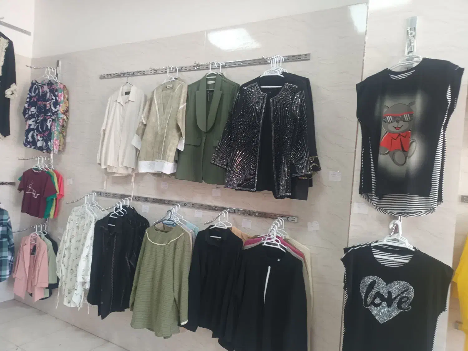 لباس فروشی|لباس|رابر, |دیوار