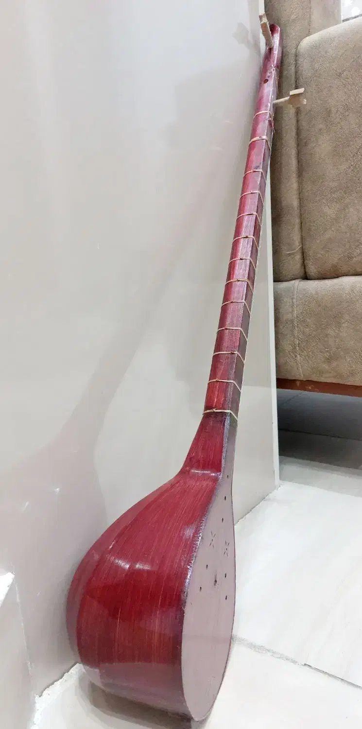 سه تار در حد نو|سازهای سنتی|تبریز, |دیوار