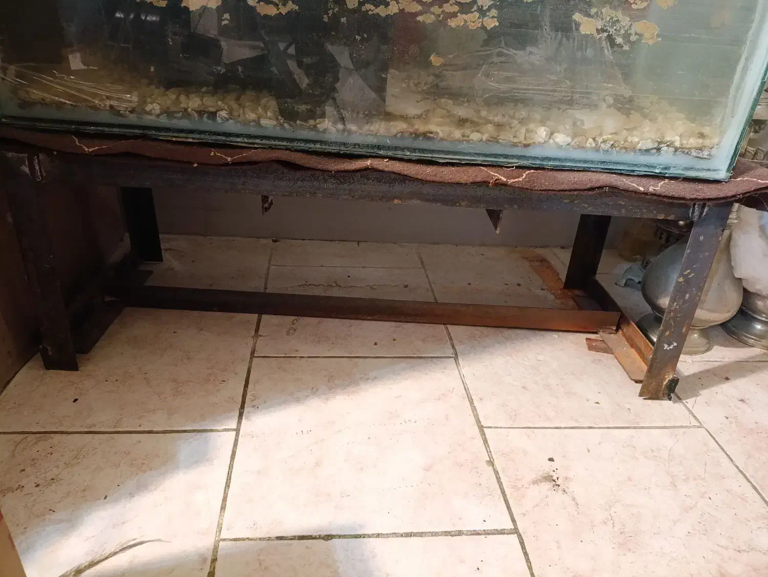 چهارپایه|ماهی|فردیس, فردیس|دیوار