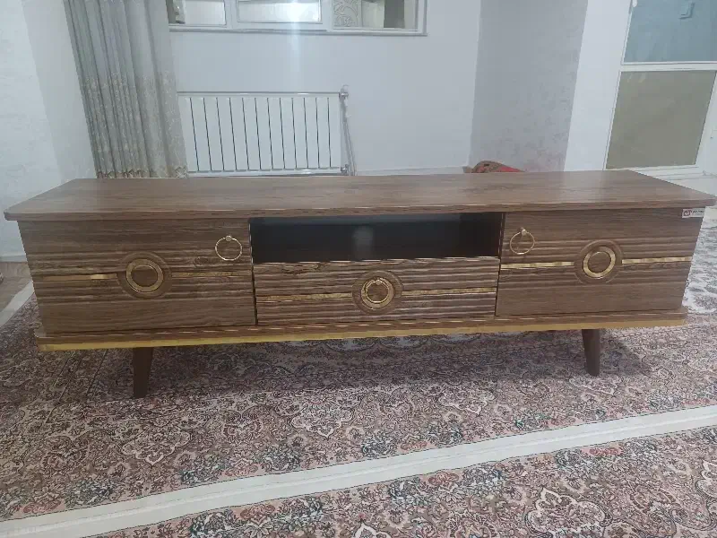 میزتلویزیون پایه چوبی در حد نو و سالم|میز تلویزیون|تبریز, |دیوار