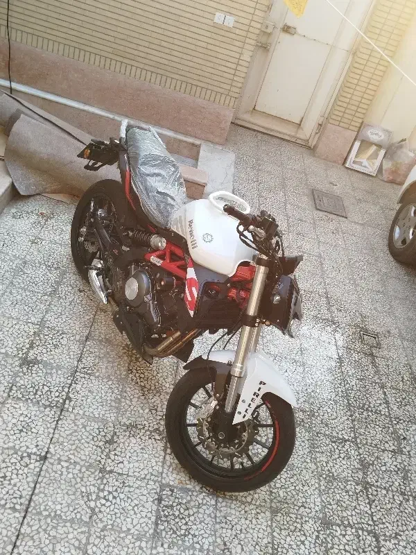 بنلی 300مدل 1402|موتورسیکلت|کاشان, باغ ماجد|دیوار