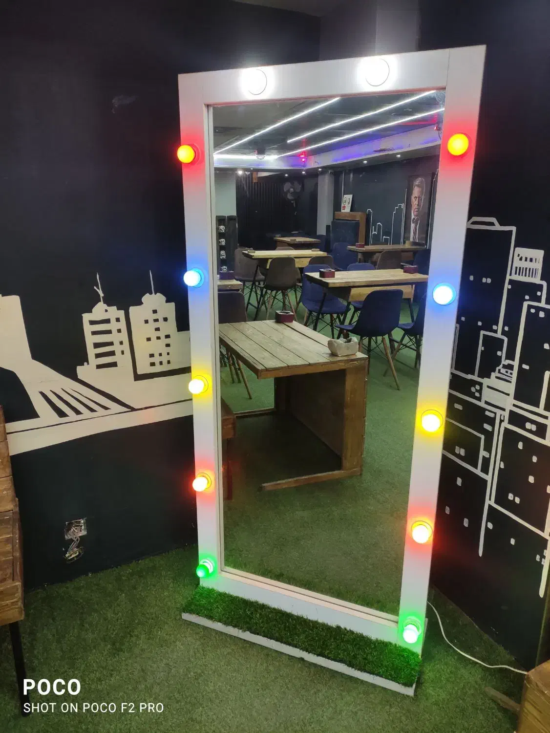 آینه گیریم قدی|آینه|اندیشه, اندیشه فاز ۳|دیوار