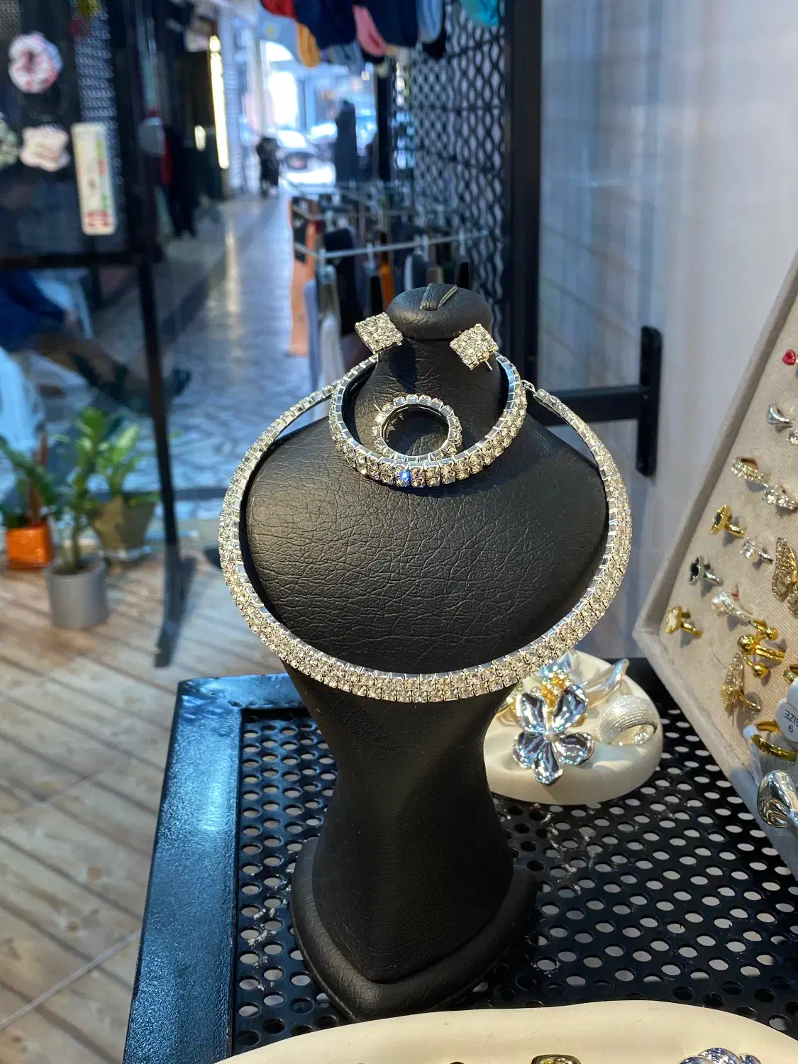 ست جواهری پر از نگین|جواهرات|بندر انزلی, سپه|دیوار