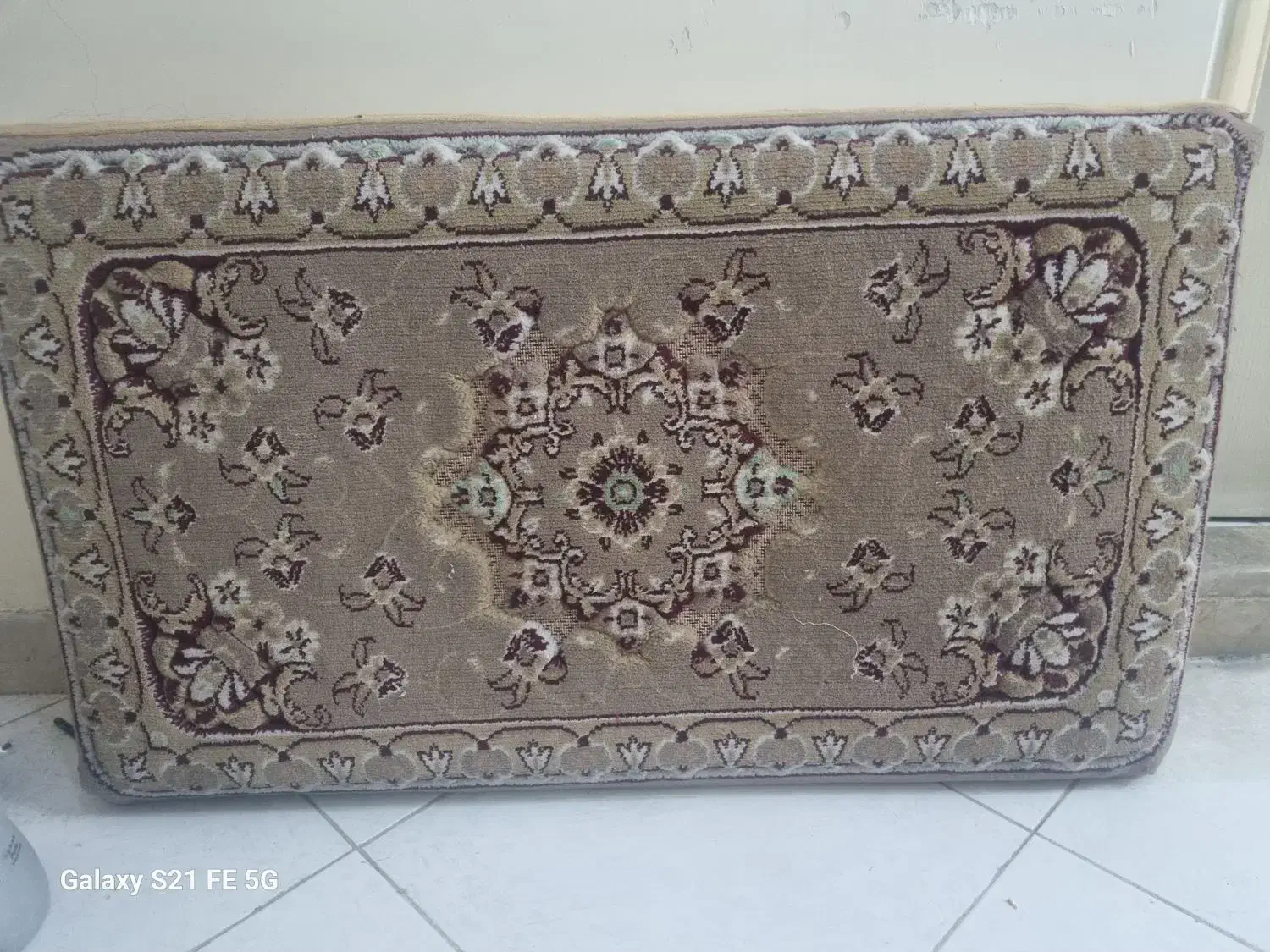 پشتی|پشتی|تهران, قیام|دیوار