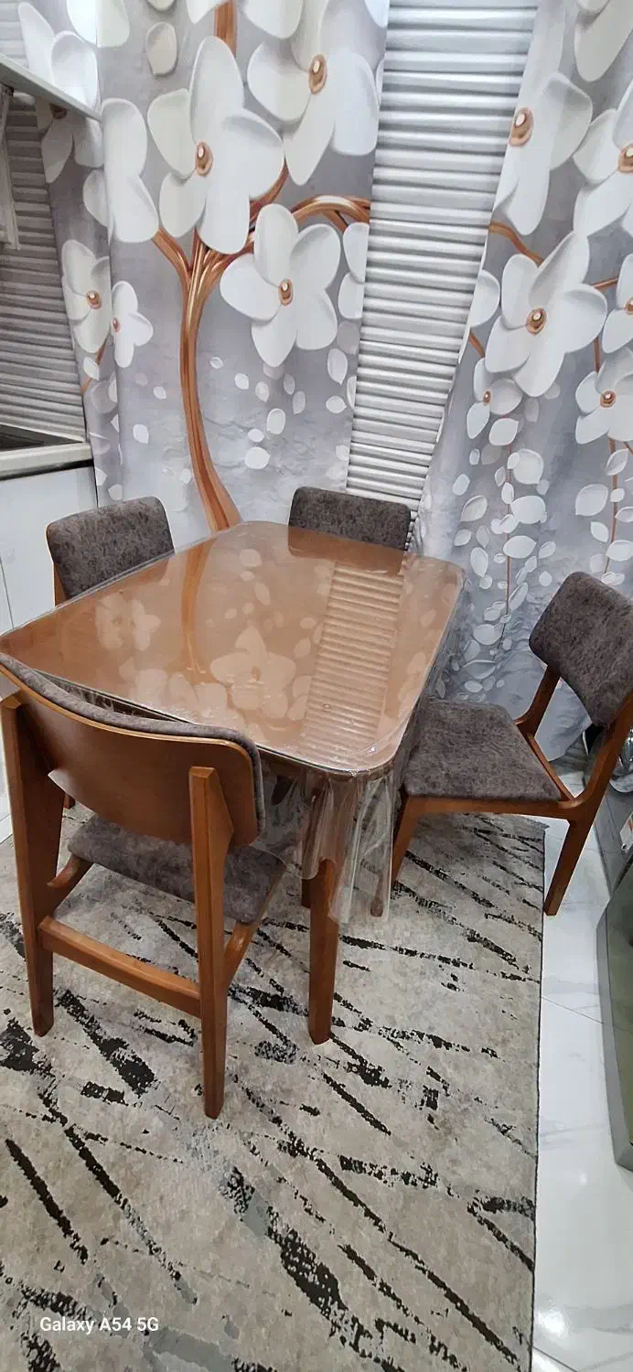 ناهار خوری چهار نفره چوب راش نونو ب دلیل مهاجرت|میز و صندلی غذاخوری|تهران, ائمه اطهار|دیوار