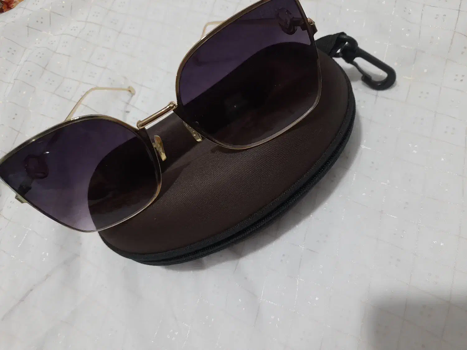 عینک|زیورآلات و اکسسوری|پرند, فاز ۵|دیوار