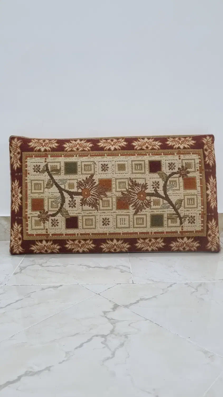 یک جفت پشتی در حد نو|پشتی|رامند, |دیوار