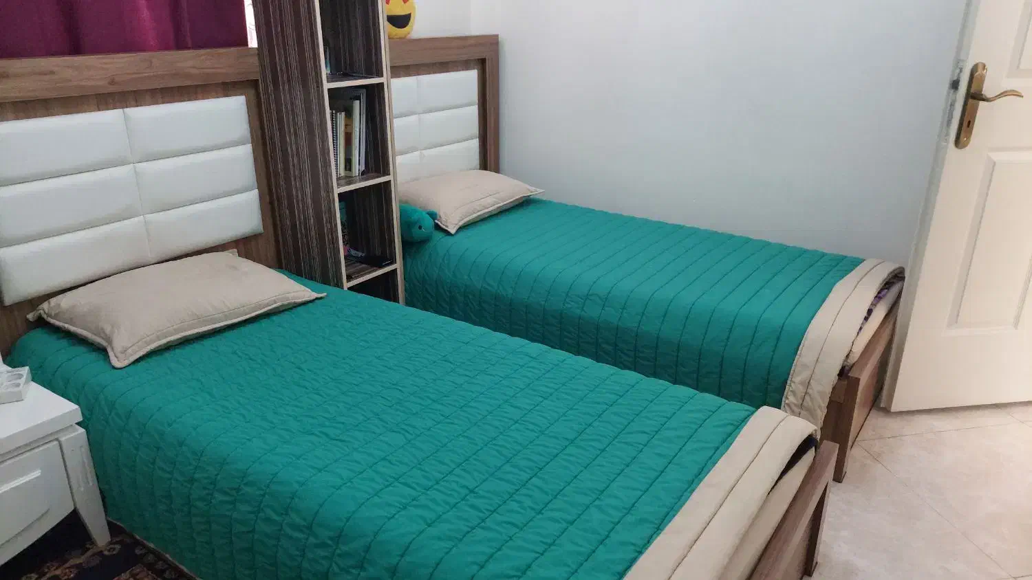 دوعدد تخت یک نفره همراه با روتختی ۳ تیکه وتشک|تخت و سرویس خواب|هشتگرد, تهران دشت|دیوار